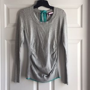 Cute ruched gray sweater with teal accents